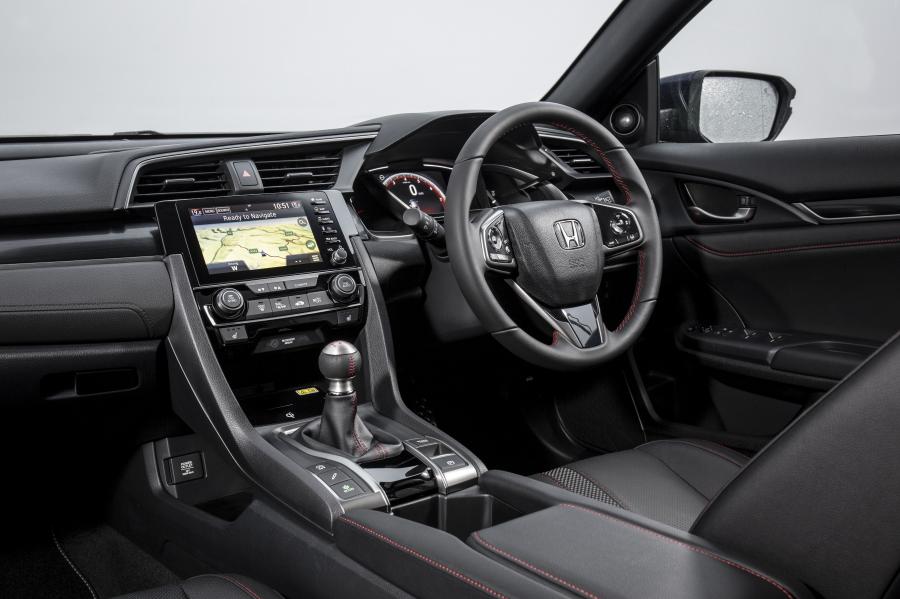 Торпедо Honda Civic Hatchback Sport Line (FK) 2019 года  (UK) (фото 21 из 38)